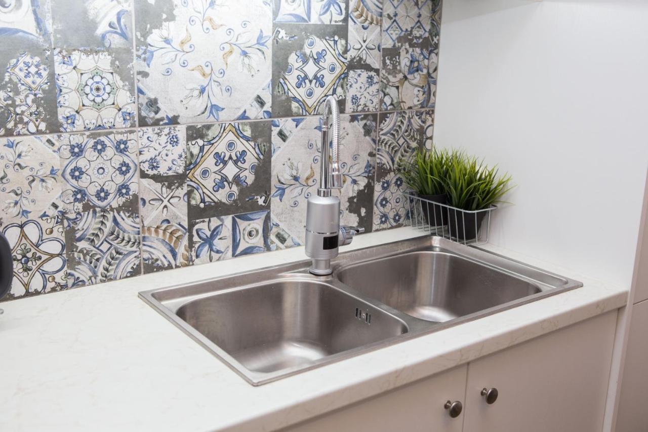 Stylish, Comfortable, Basement Loft-Like Apartment With Amenities Athena Bagian luar foto