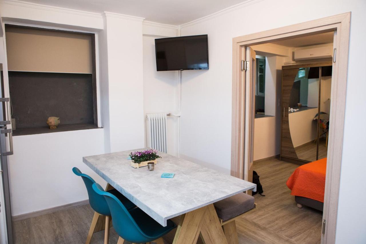 Stylish, Comfortable, Basement Loft-Like Apartment With Amenities Athena Bagian luar foto