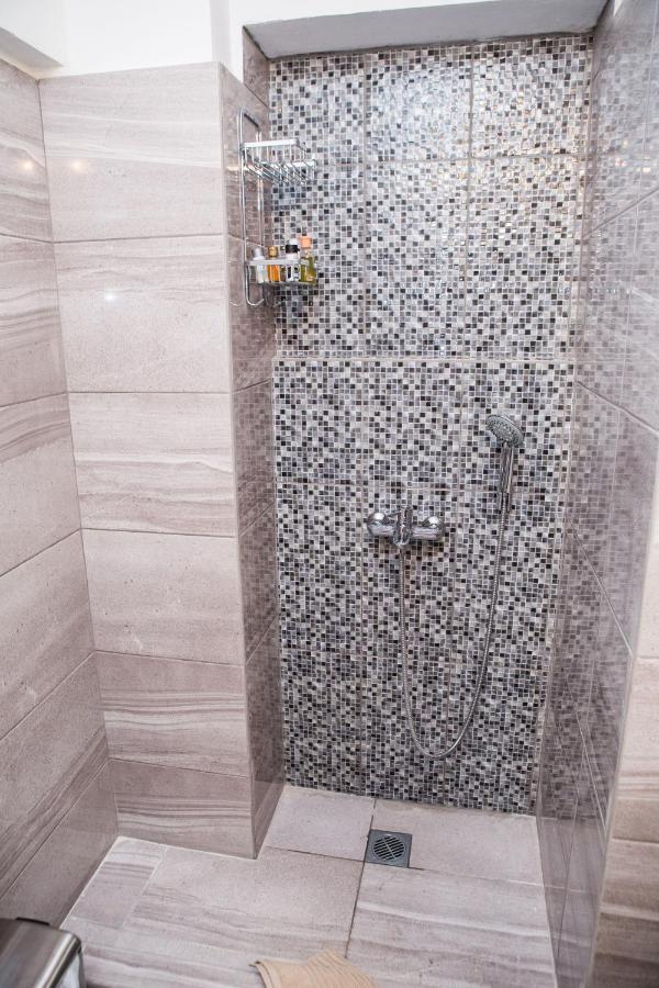Stylish, Comfortable, Basement Loft-Like Apartment With Amenities Athena Bagian luar foto