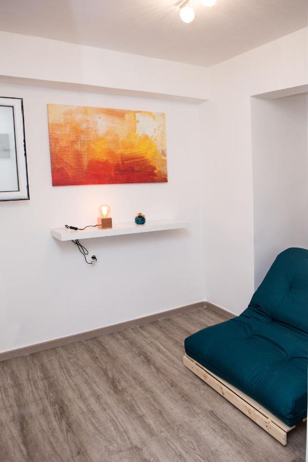 Stylish, Comfortable, Basement Loft-Like Apartment With Amenities Athena Bagian luar foto