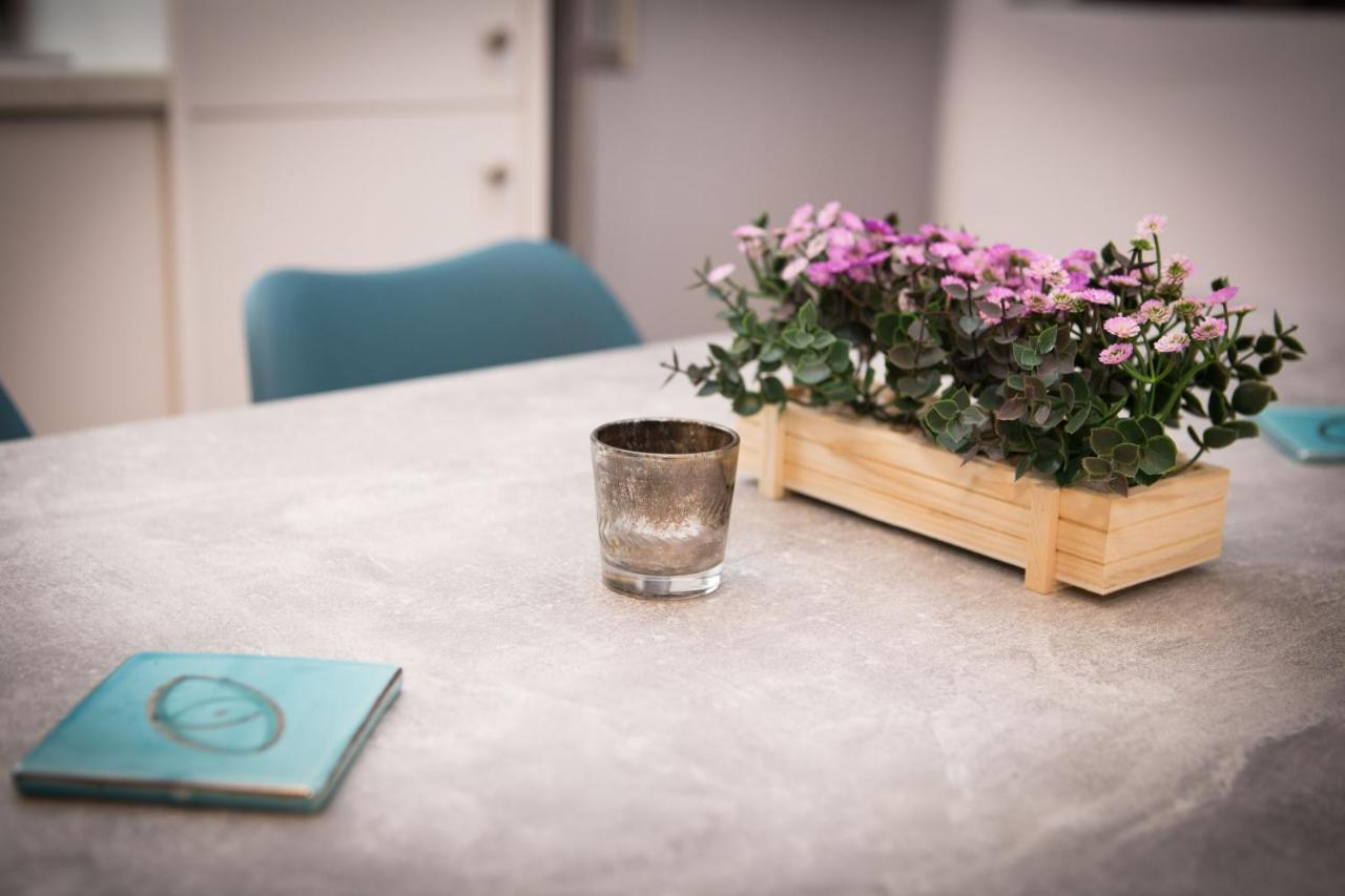 Stylish, Comfortable, Basement Loft-Like Apartment With Amenities Athena Bagian luar foto