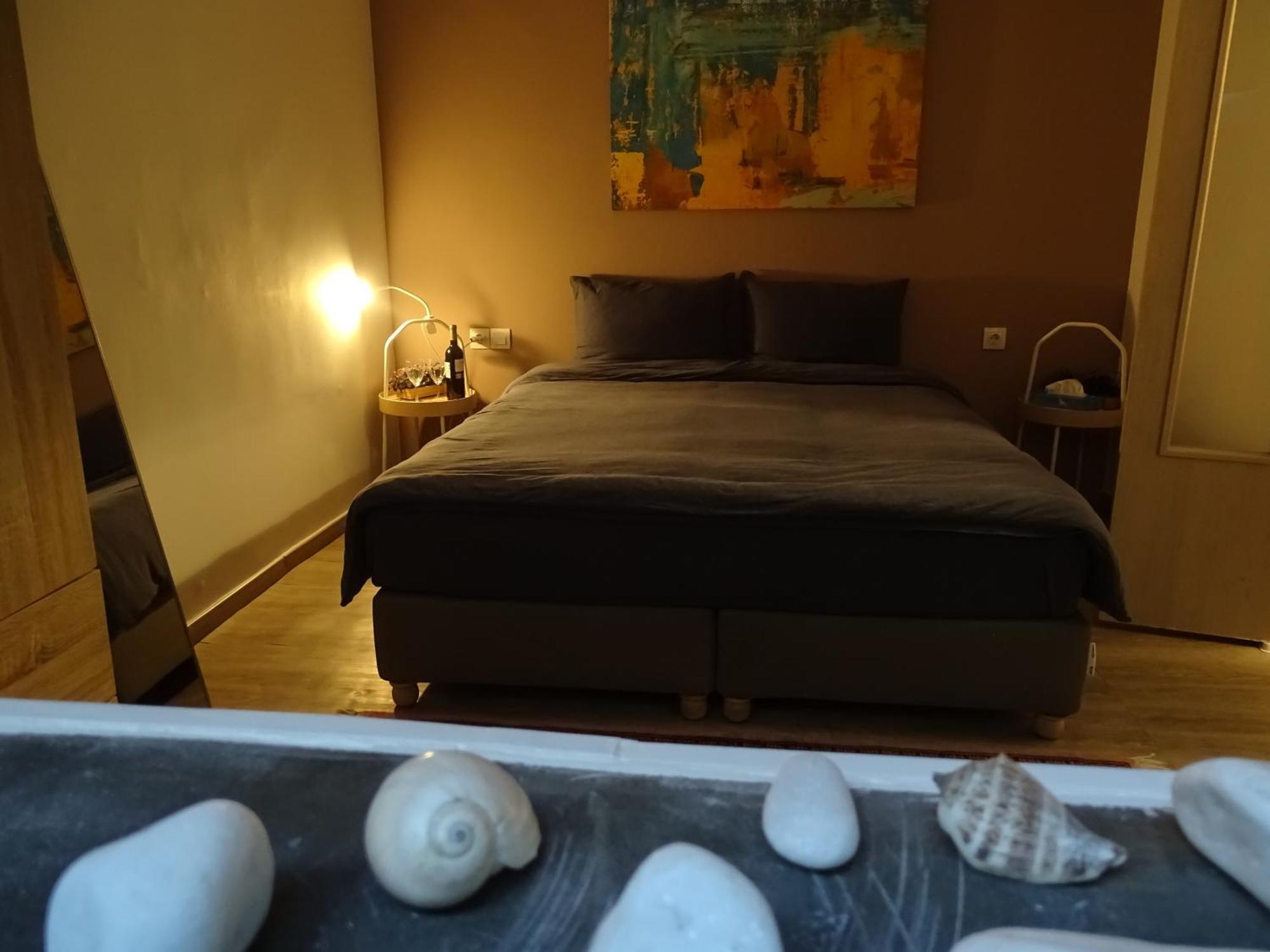 Stylish, Comfortable, Basement Loft-Like Apartment With Amenities Athena Bagian luar foto