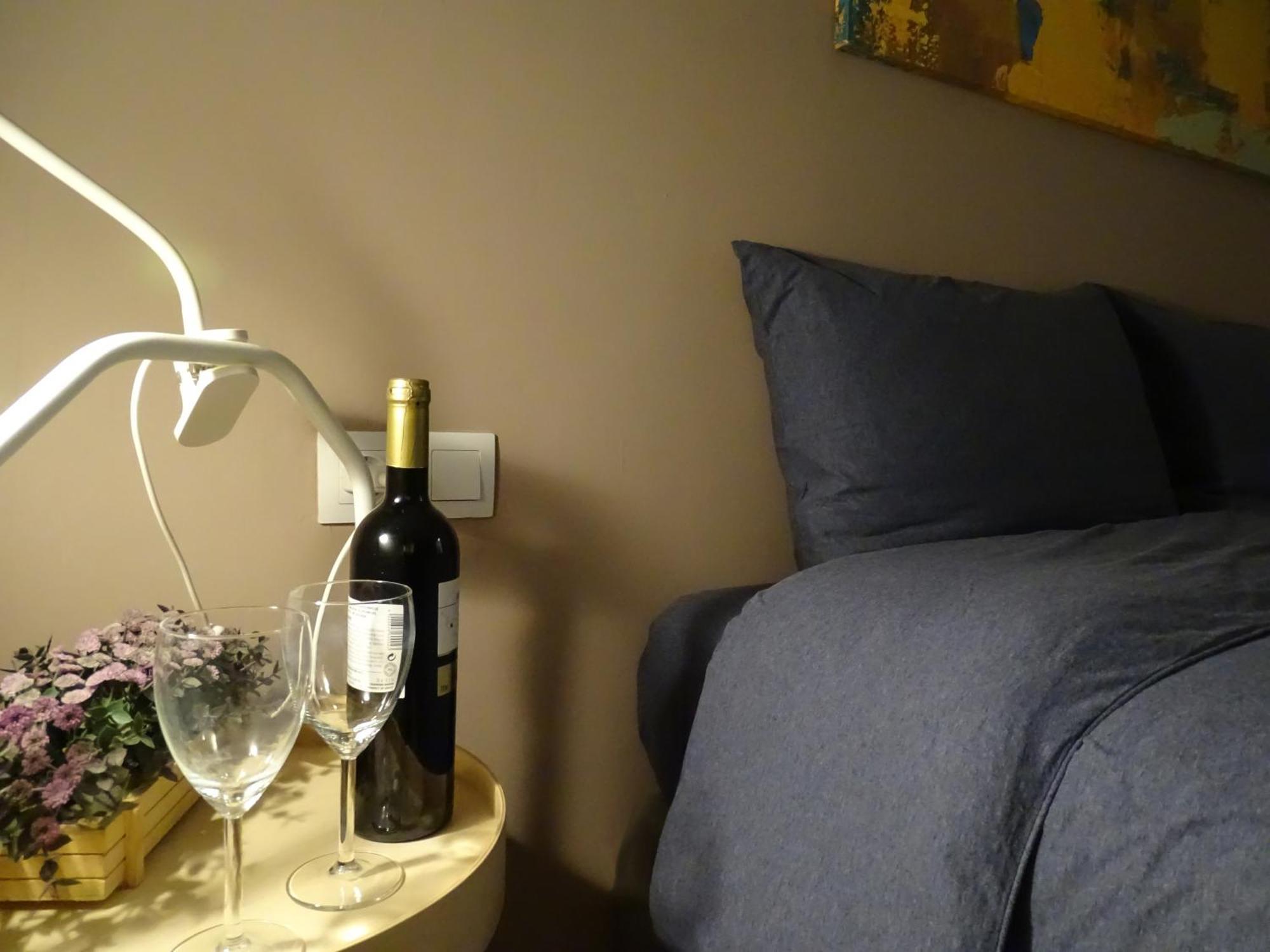 Stylish, Comfortable, Basement Loft-Like Apartment With Amenities Athena Bagian luar foto