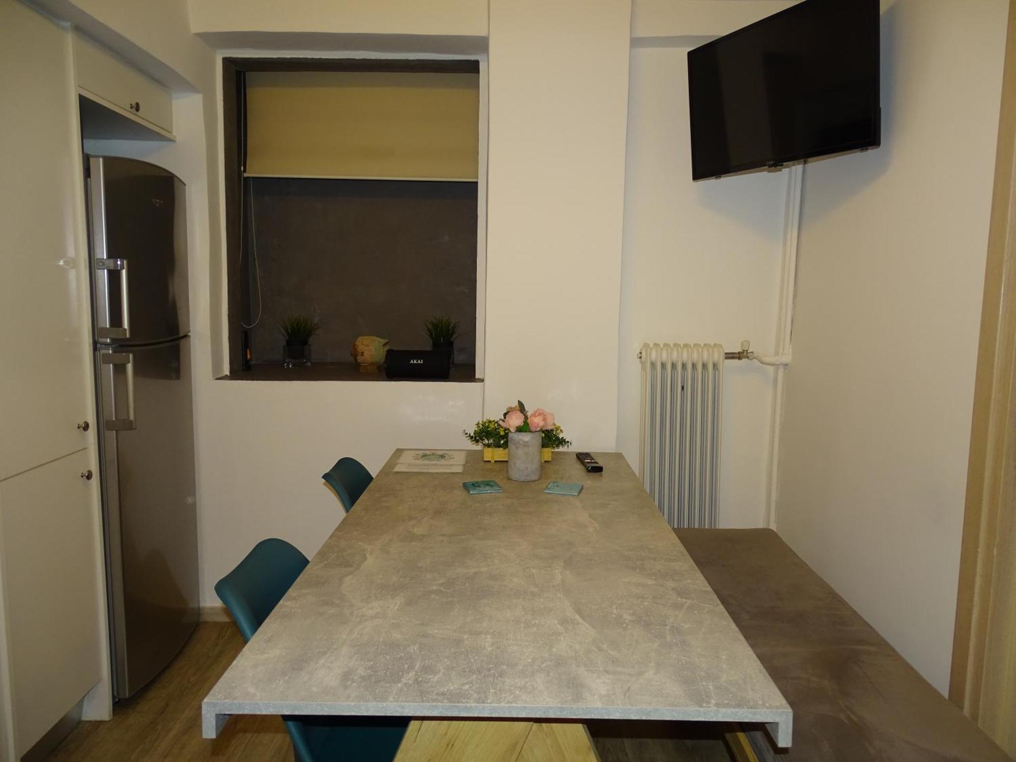 Stylish, Comfortable, Basement Loft-Like Apartment With Amenities Athena Bagian luar foto