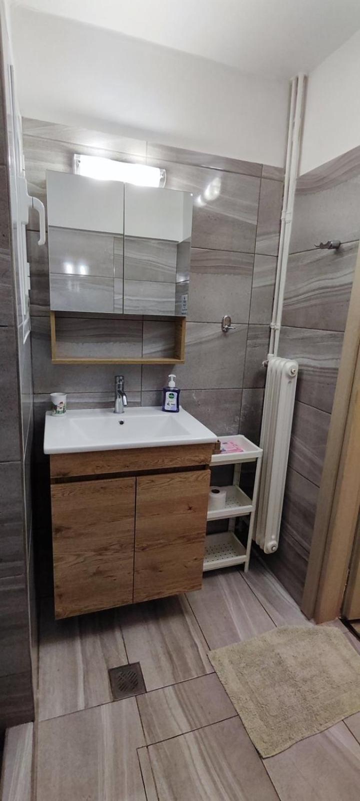 Stylish, Comfortable, Basement Loft-Like Apartment With Amenities Athena Bagian luar foto